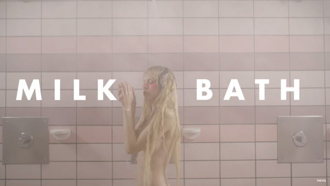 Petite Meller – Milk Bath
